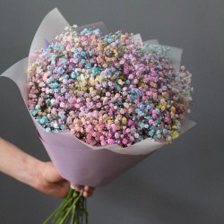 buket-iz-raduzhnoj-gipsofily2