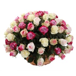 buket_krotkiy_rumyanets_101_roza_v_korzine